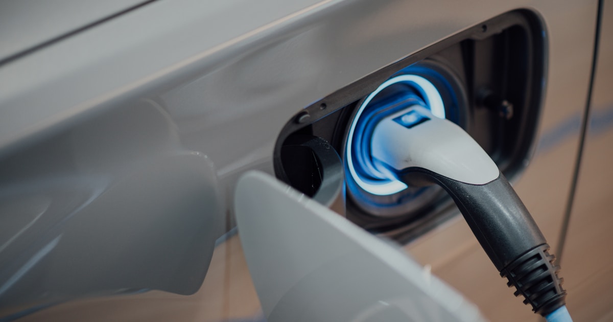 Elektrikli Araç mı, Hibrit mi? Hangisi Size Uygun?
